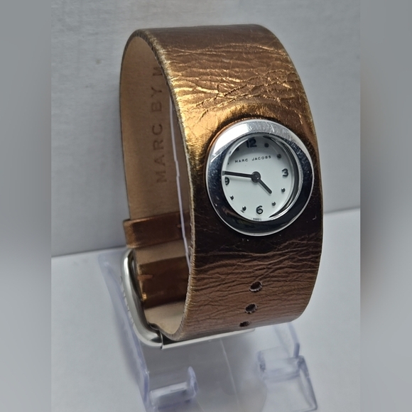 Womens Marc Jacobs MBM2004 Wrist Watch Leather Band Belt Buckle New Battery - Picture 3 of 11